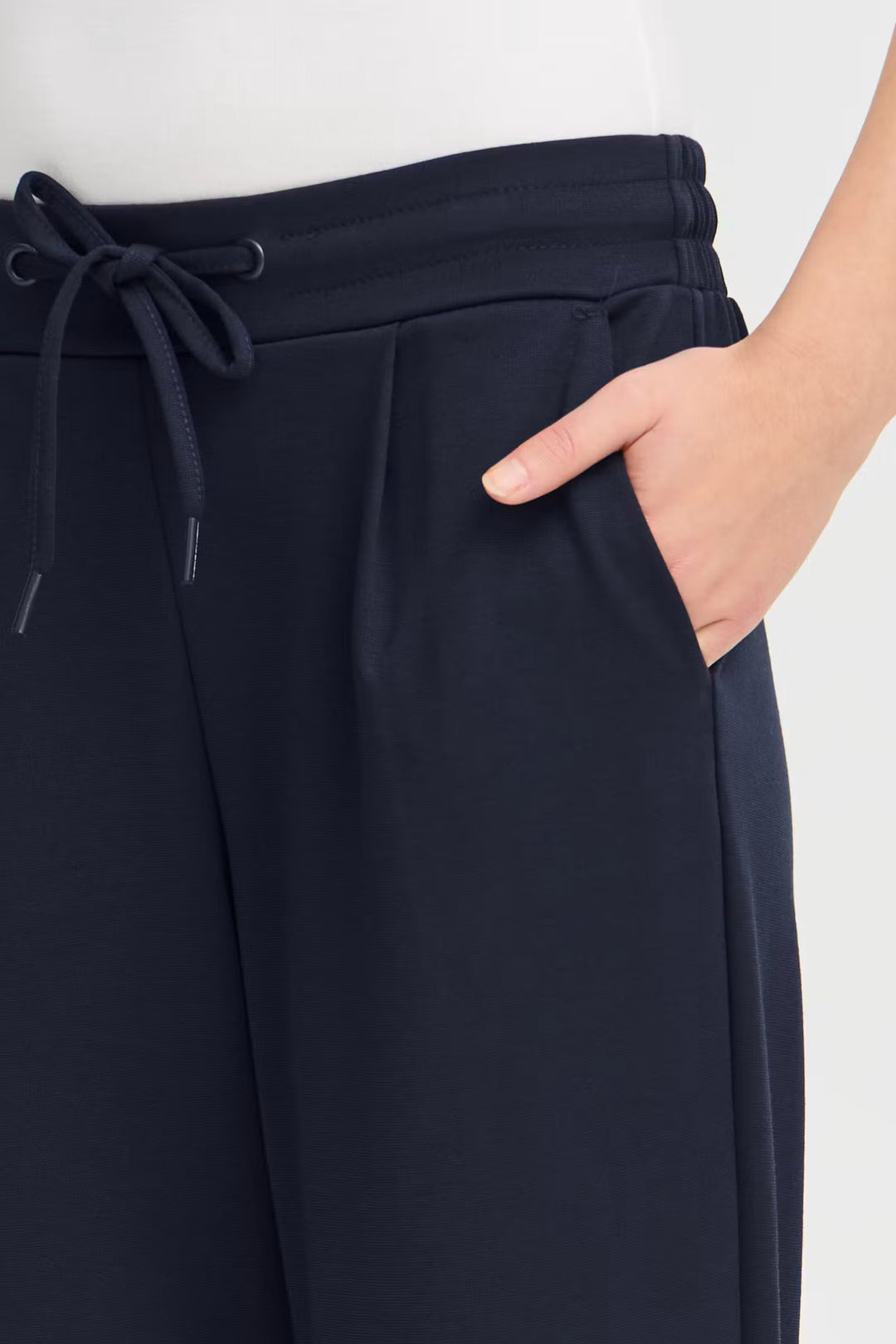 IHKATE Tapered Ankle Trousers
