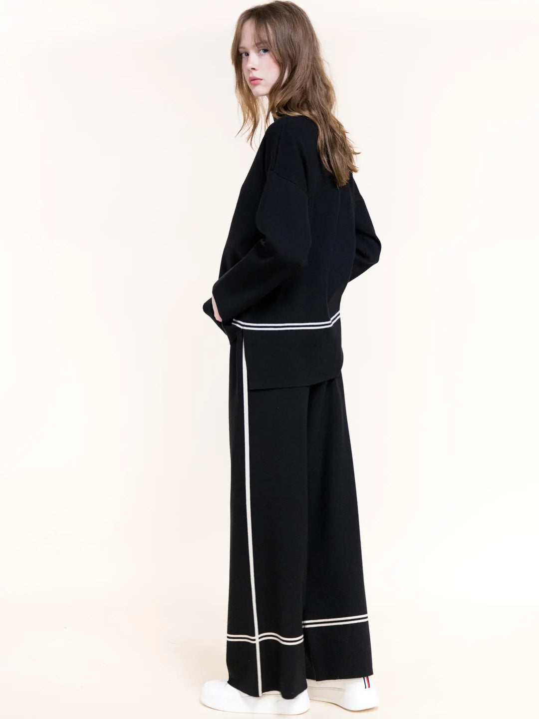 Tonal Lines - Sweater Black