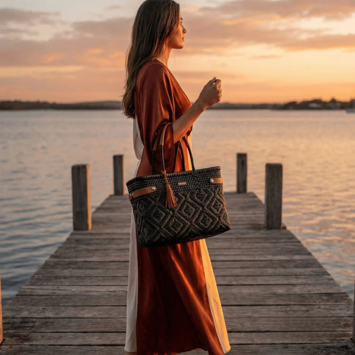 LUZIA Open Basket Medium Braided Solid Black (Leather Cognac)